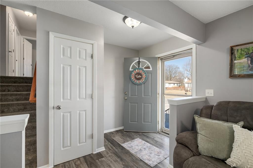 915 W FOREST Drive — photo 5