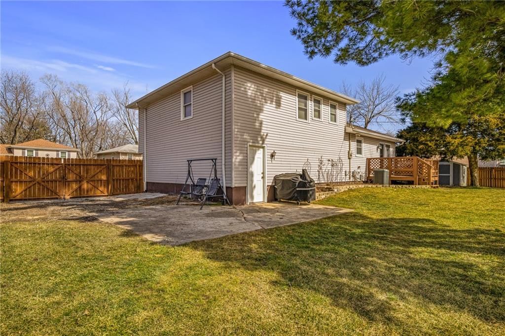915 W FOREST Drive — photo 41