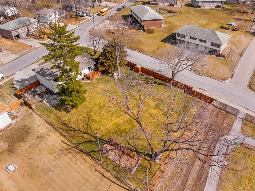 915 W FOREST Drive — photo 44