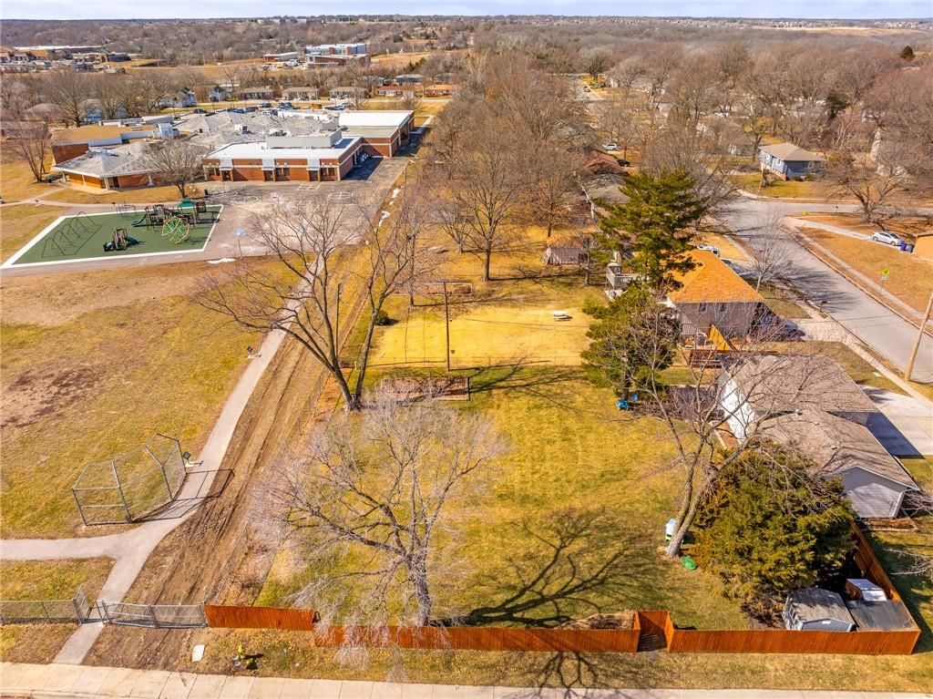 915 W FOREST Drive — photo 45