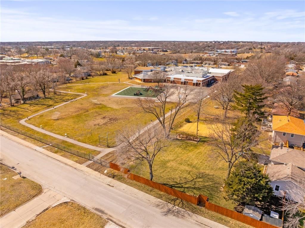 915 W FOREST Drive — photo 46