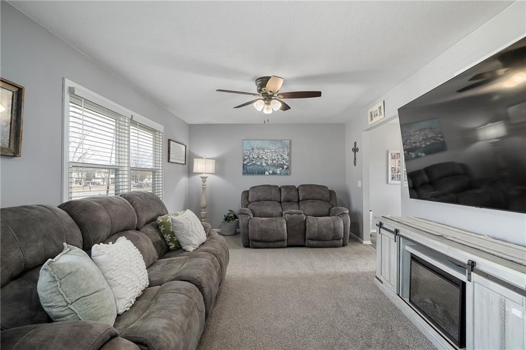 915 W FOREST Drive — photo 6