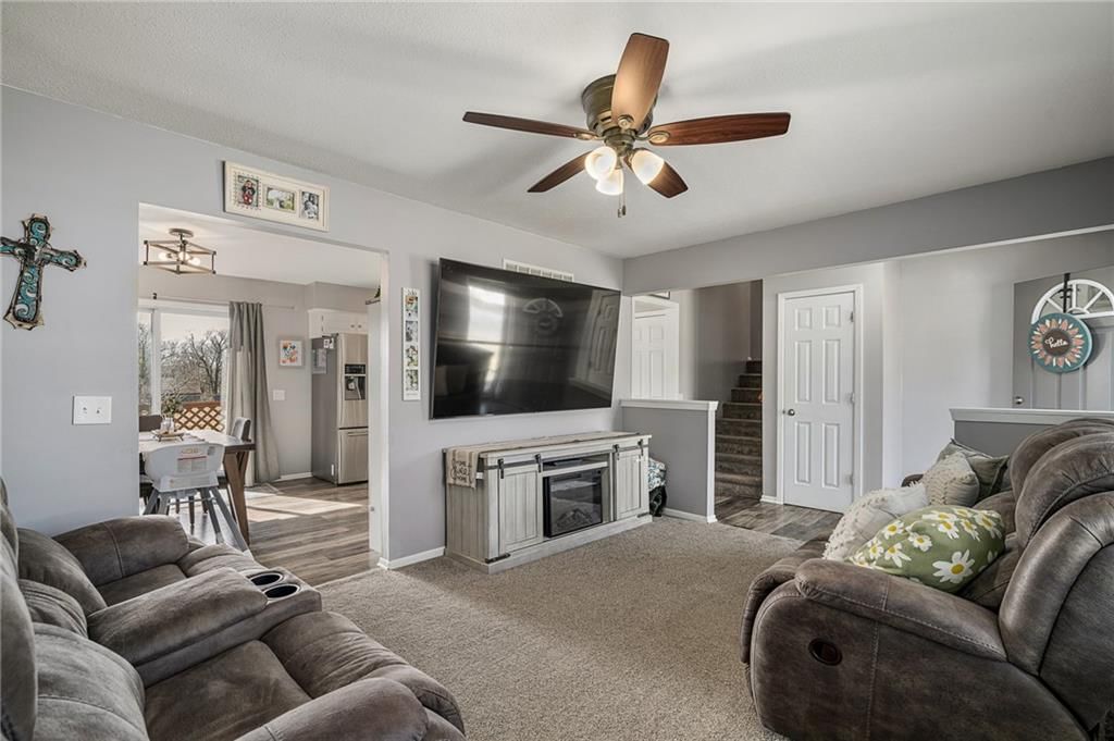 915 W FOREST Drive — photo 8