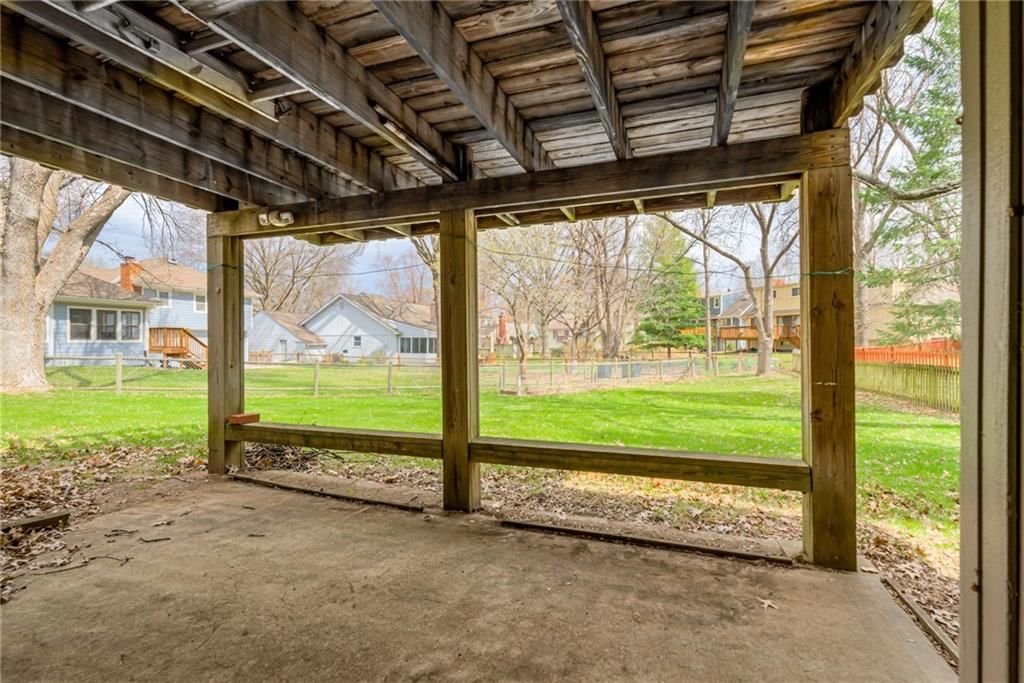 8927 Lackman Road — photo 31