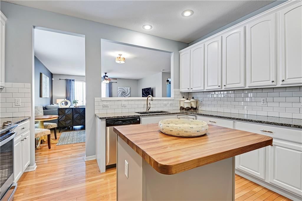 23736 W 87th Terrace — photo 11