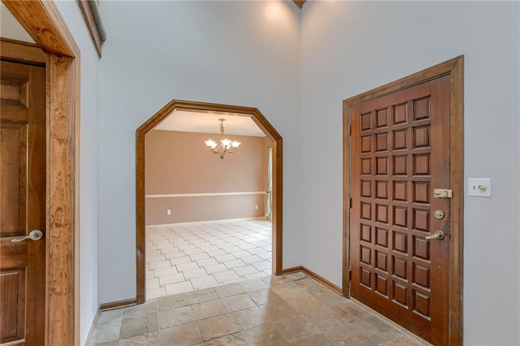 404 S Normandy Drive — photo 2