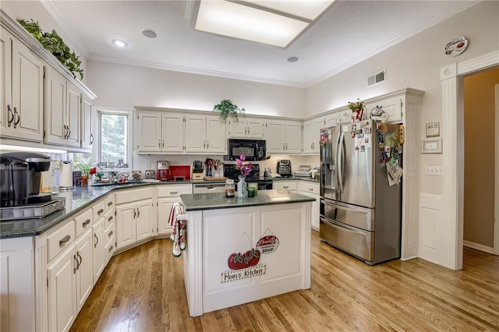 2826 S REDWOOD Drive — photo 12