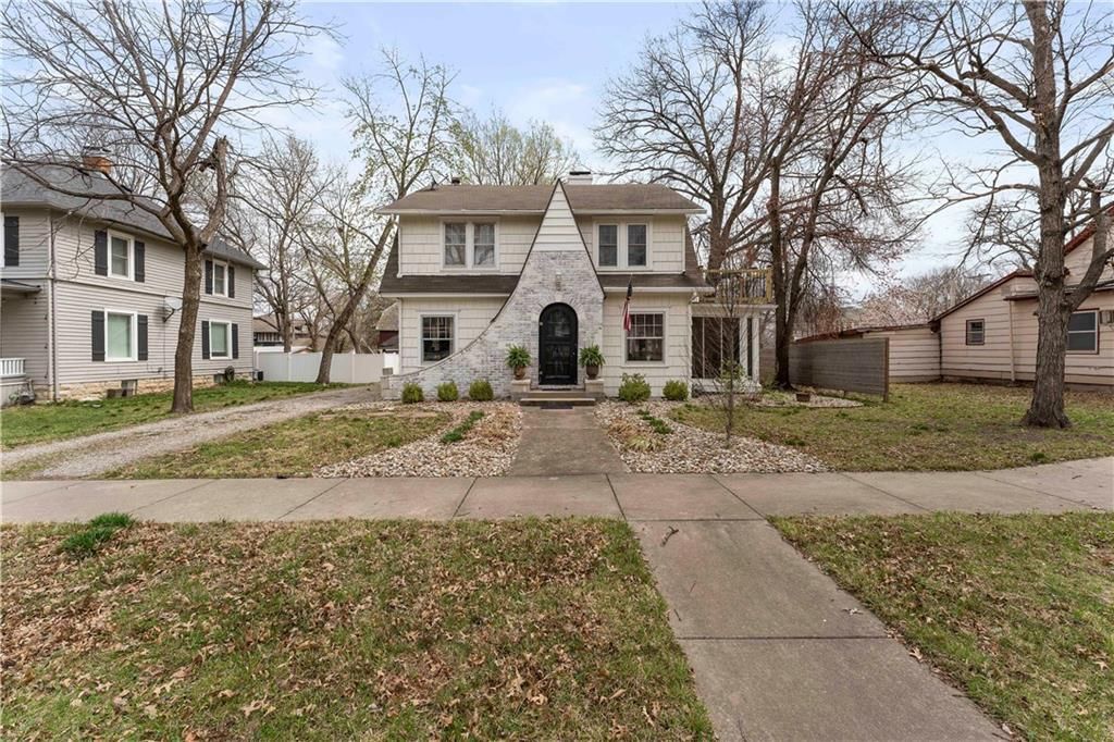 319 S Elm Street — photo 2