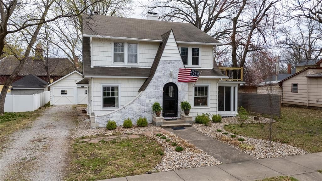 319 S Elm Street — photo 4