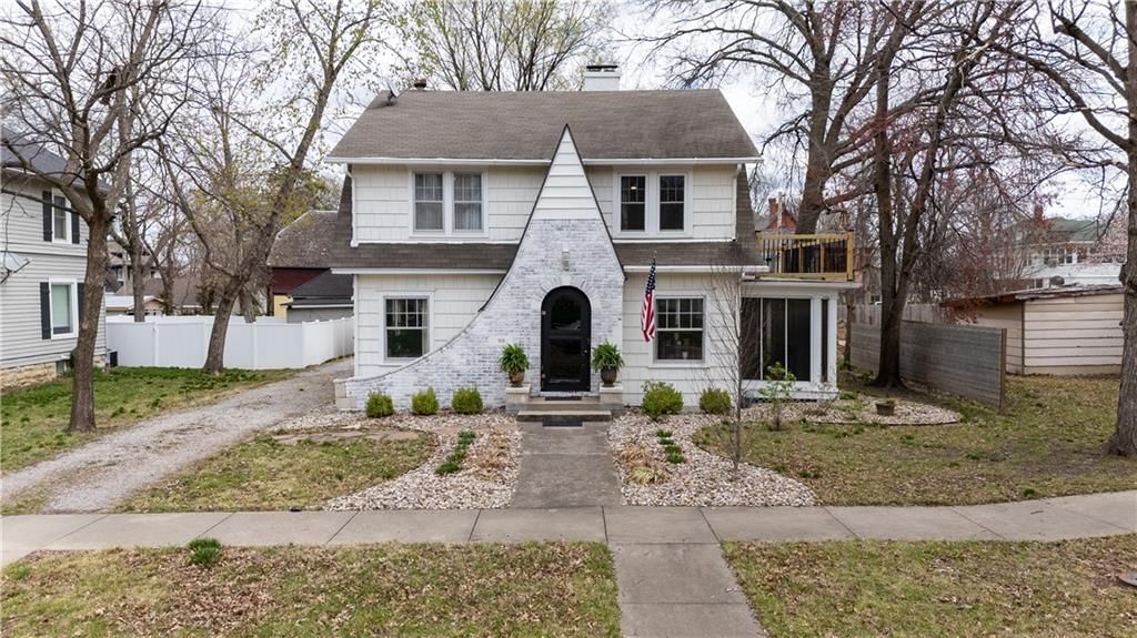 319 S Elm Street — photo 5