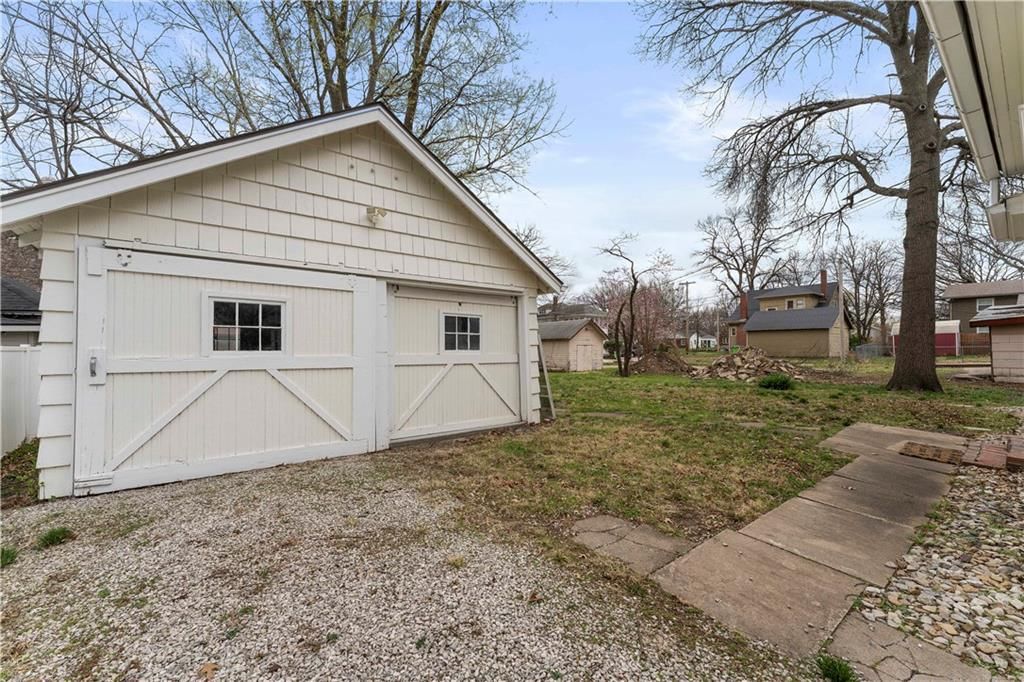 319 S Elm Street — photo 42