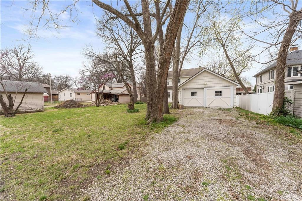 319 S Elm Street — photo 44