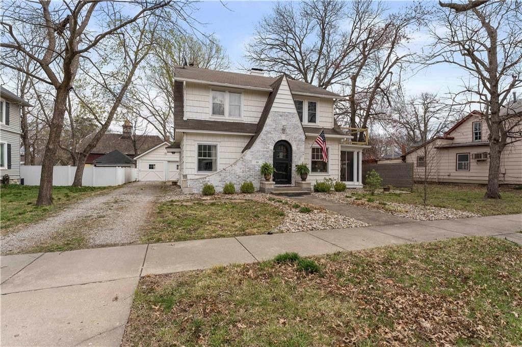 319 S Elm Street — photo 6