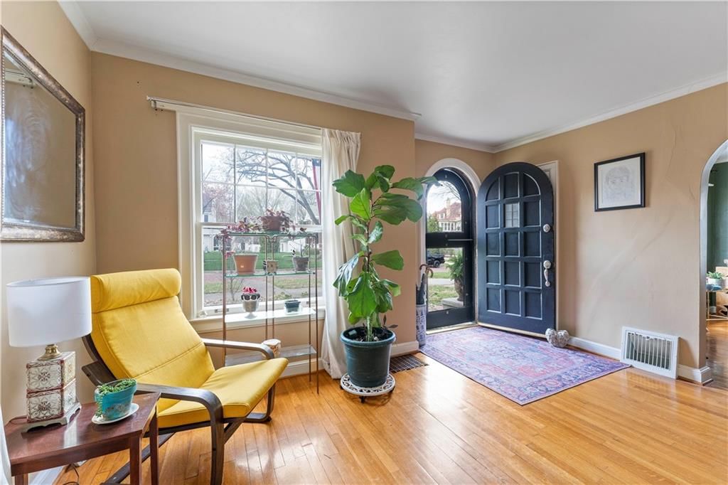 319 S Elm Street — photo 8