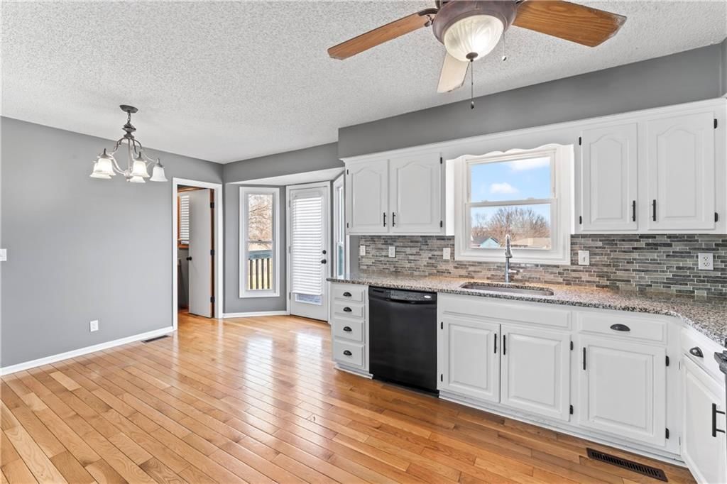 915 SW Shorthorn Drive — photo 11
