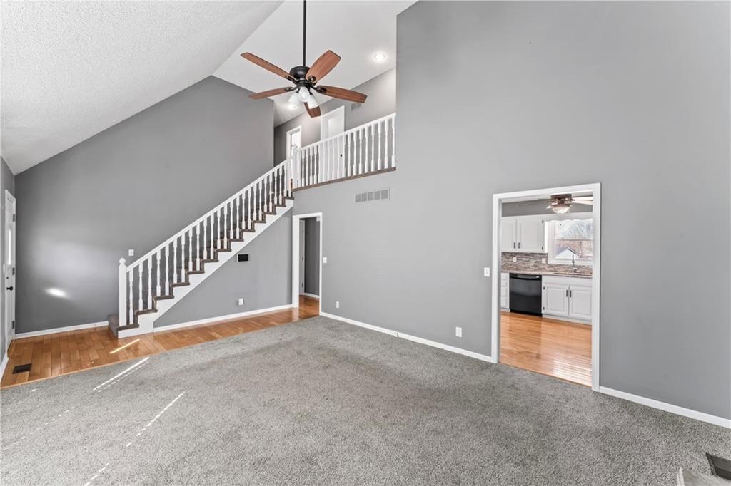 915 SW Shorthorn Drive — photo 5