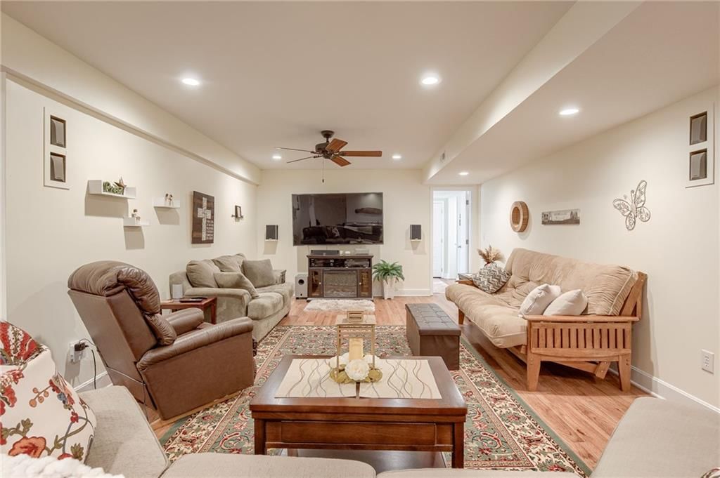 18401 Canton Street — photo 27