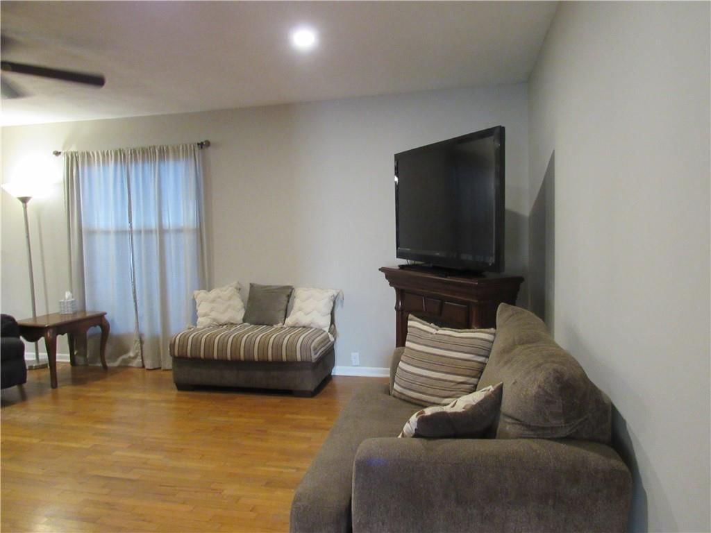 1317 S Arlington Avenue — photo 6