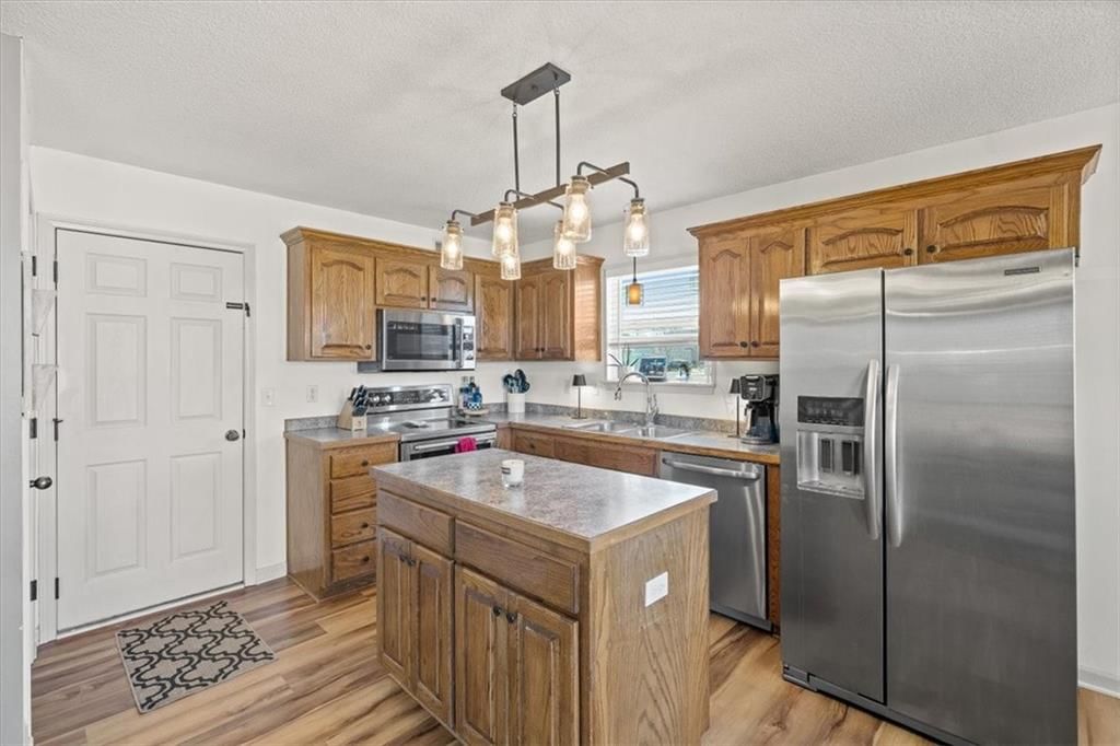 530 E Cheyenne Street — photo 8