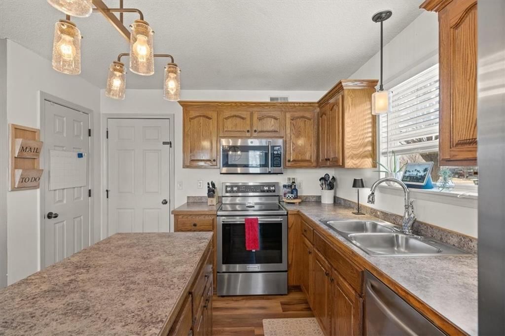 530 E Cheyenne Street — photo 10