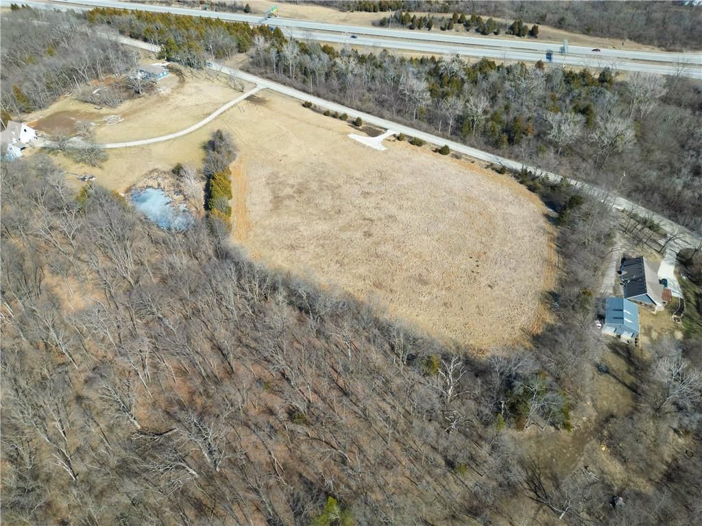 1352 NW Pryor Road — photo 7
