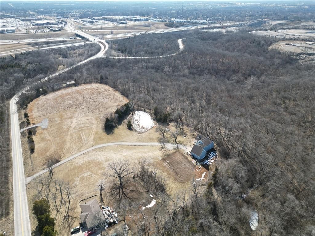 1352 NW Pryor Road — photo 8