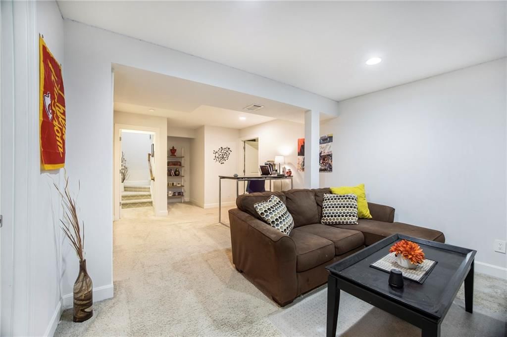 16160 FONTANA Street — photo 23