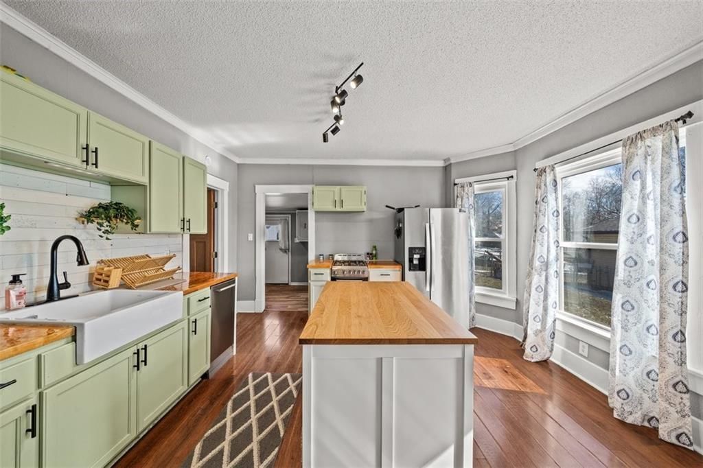 131 S Neconi Avenue — photo 6