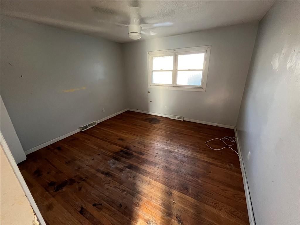 316 Holiday Drive — photo 8