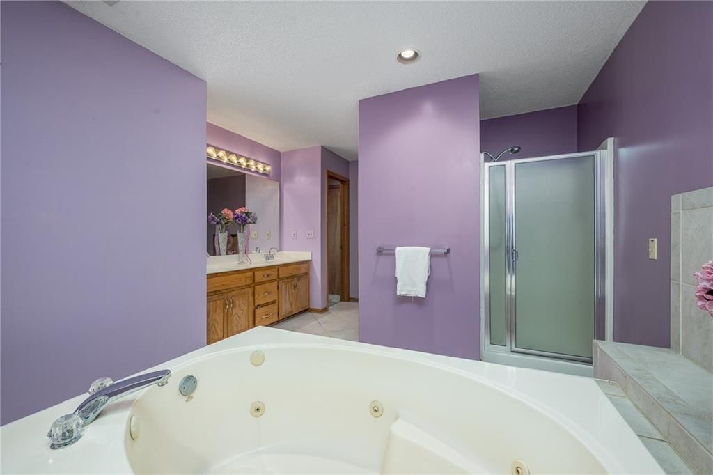 5211 Metropolitan Avenue — photo 18