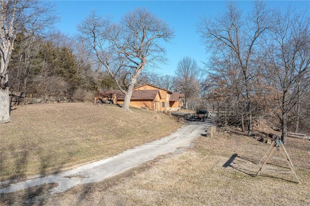 5211 Metropolitan Avenue — photo 38