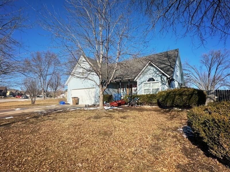707 Meadow Lane — photo 2