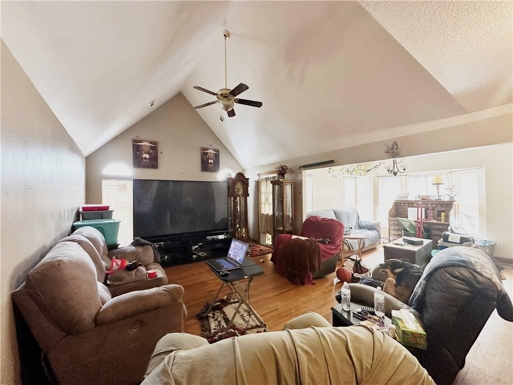707 Meadow Lane — photo 3