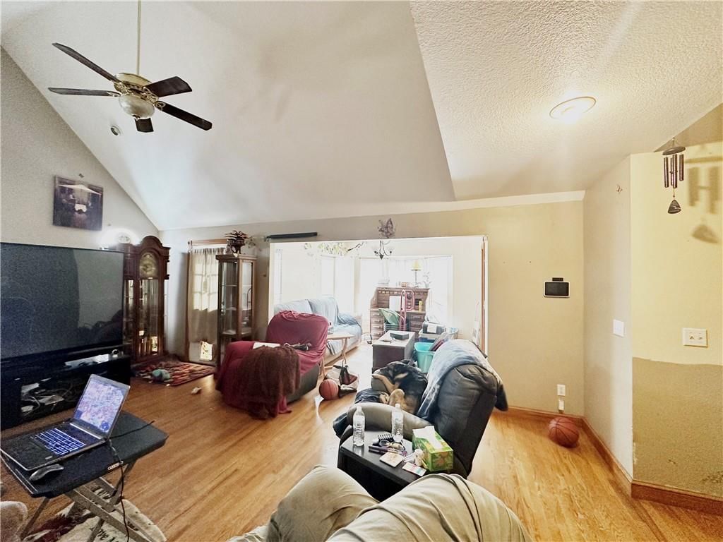 707 Meadow Lane — photo 4