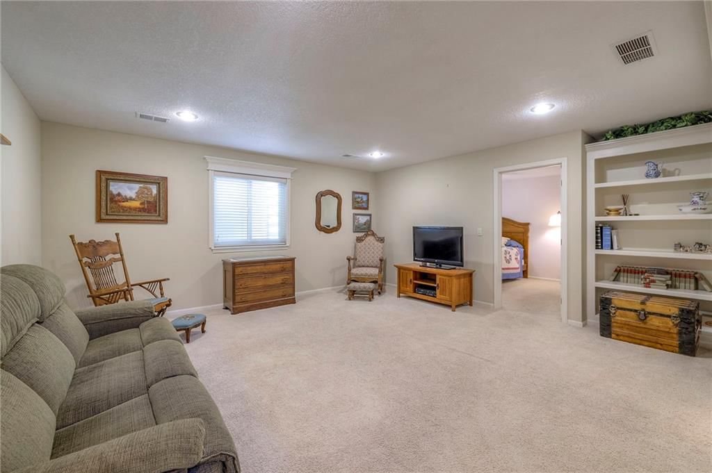 9406 Swarner Drive — photo 38