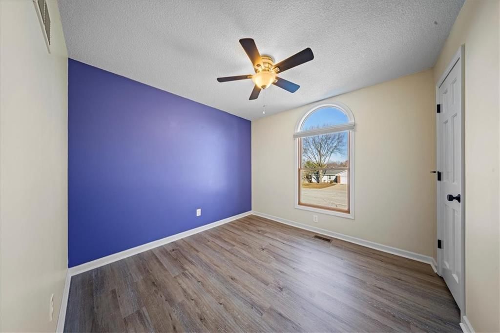 1134 NE Banner Drive — photo 27