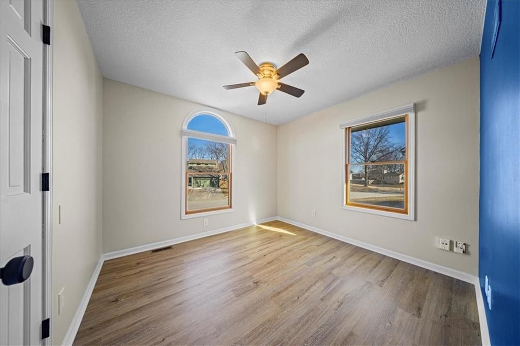 1134 NE Banner Drive — photo 38