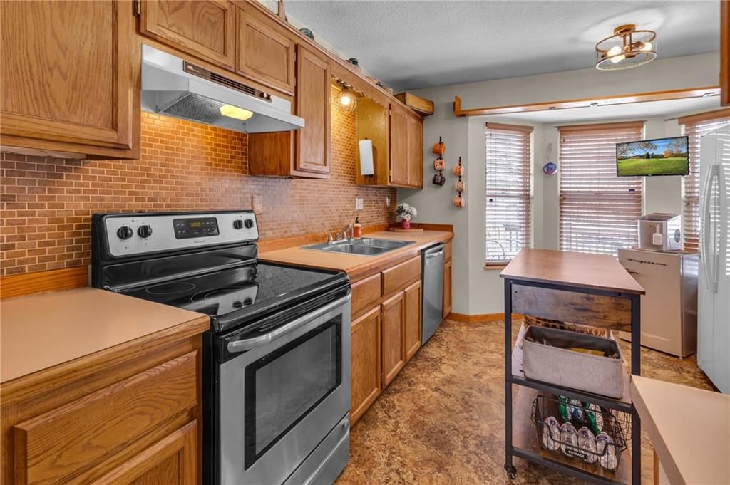 612 Russell Street — photo 10