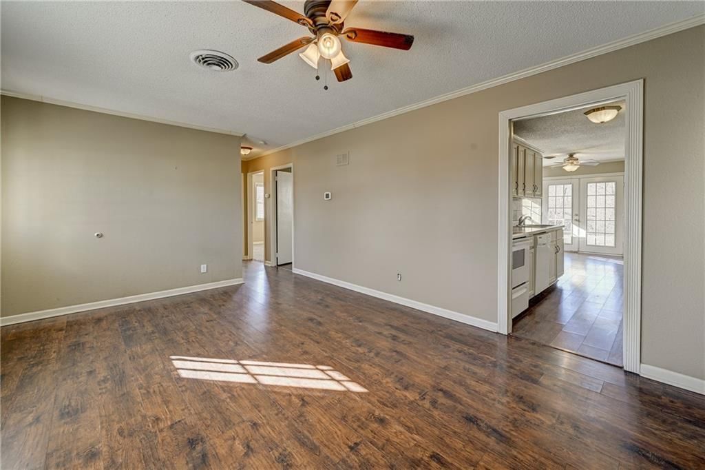 2302 NE 58th Terrace — photo 2