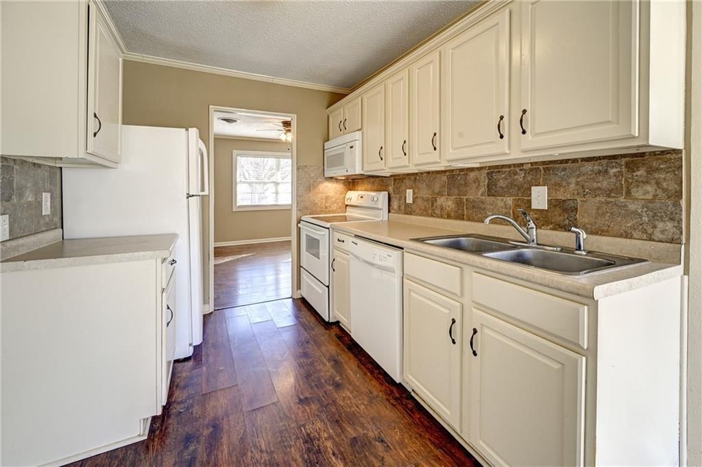 2302 NE 58th Terrace — photo 4