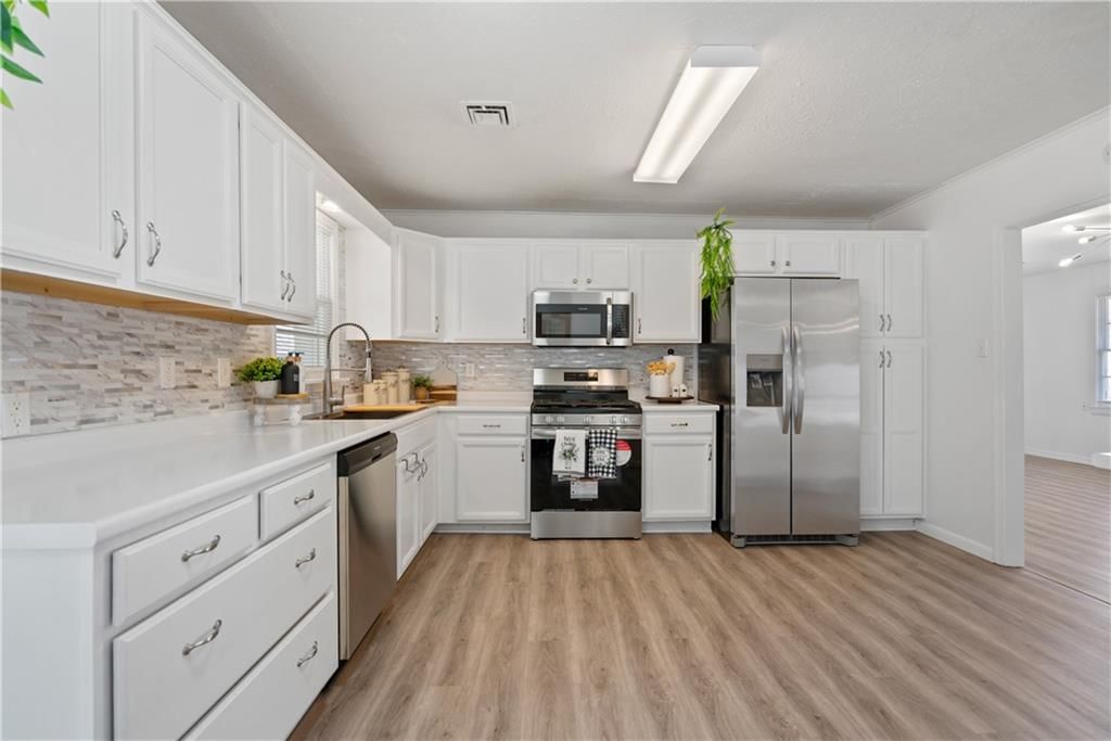 2104 W 7th Street — photo 19