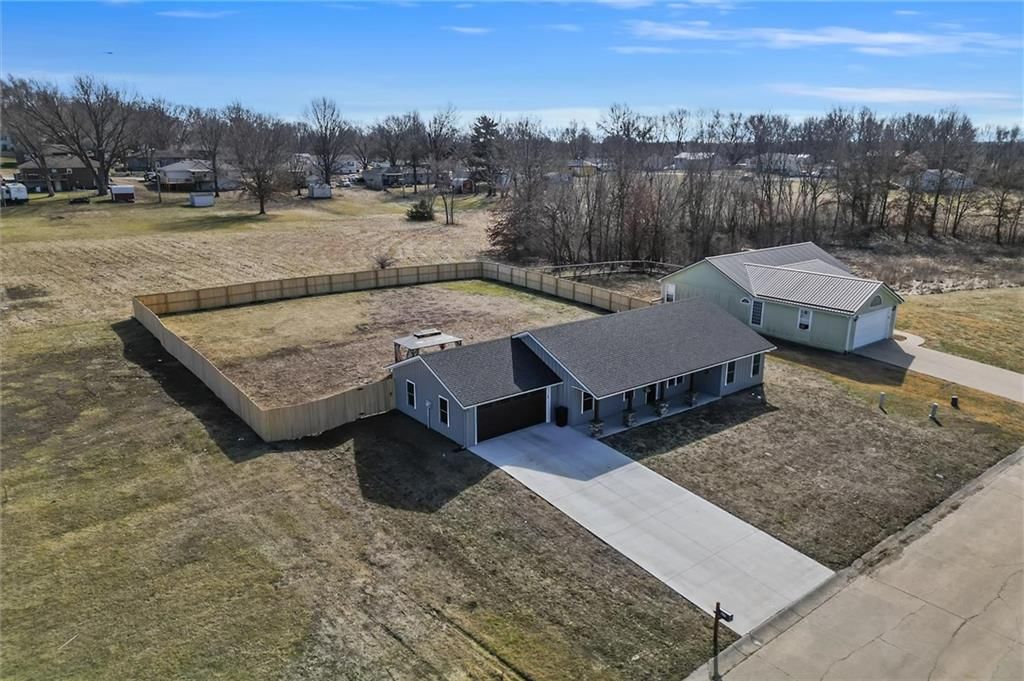 605 W Haven Drive — photo 2