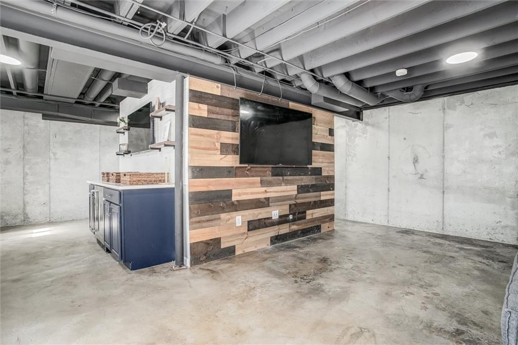 611 S Adams Street — photo 26