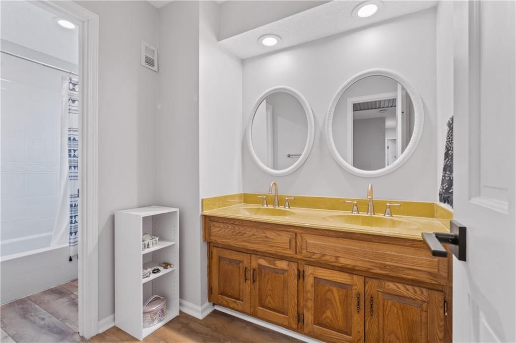 9439 W 111th Terrace — photo 31