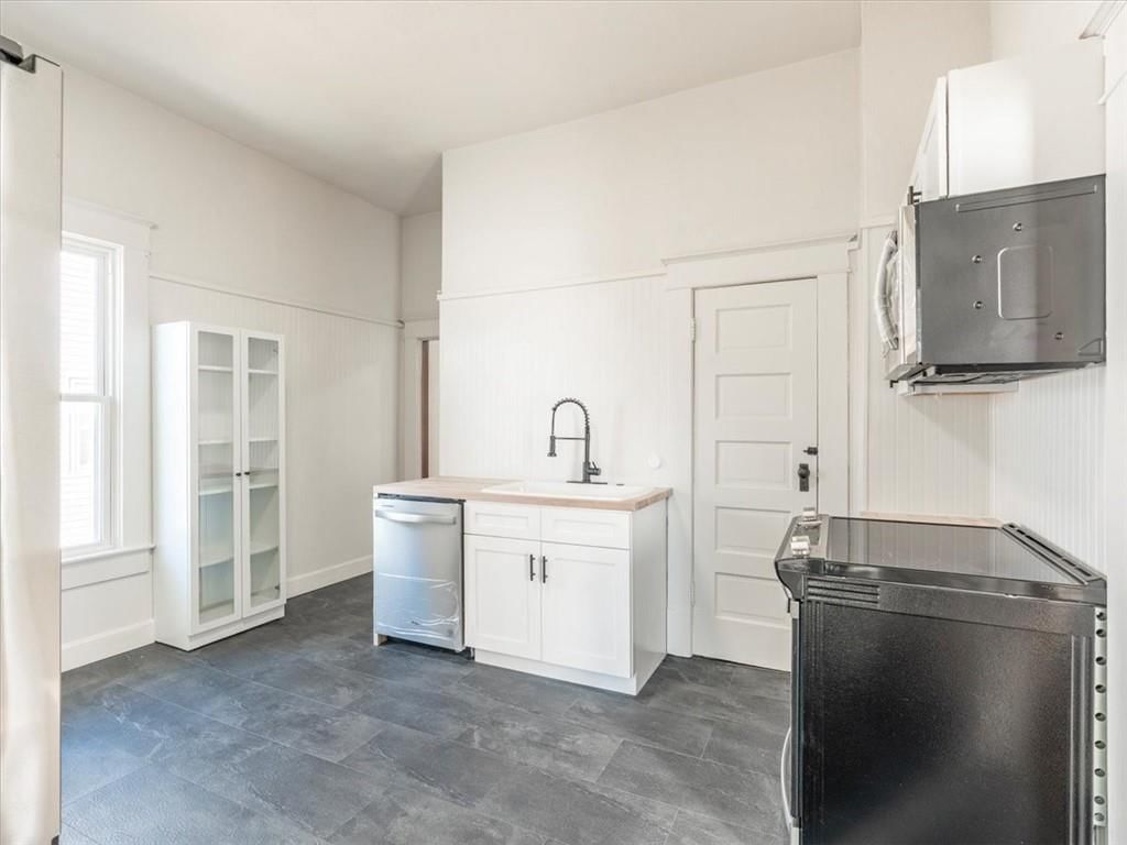 2718 Mitchell Avenue — photo 17