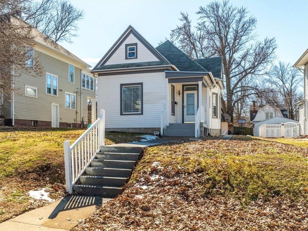2718 Mitchell Avenue — photo 3