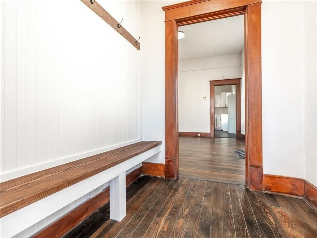 2718 Mitchell Avenue — photo 5