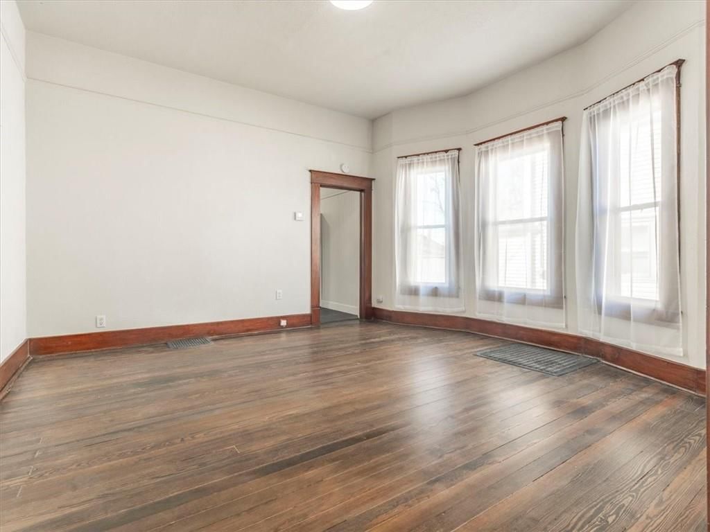 2718 Mitchell Avenue — photo 7
