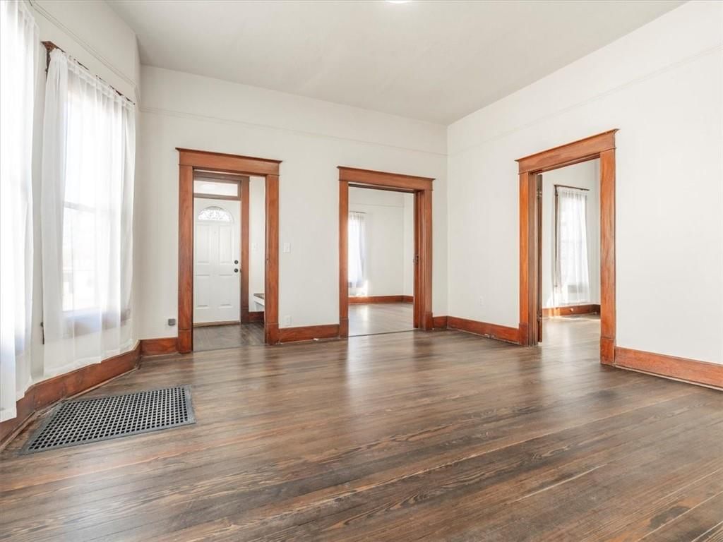 2718 Mitchell Avenue — photo 8