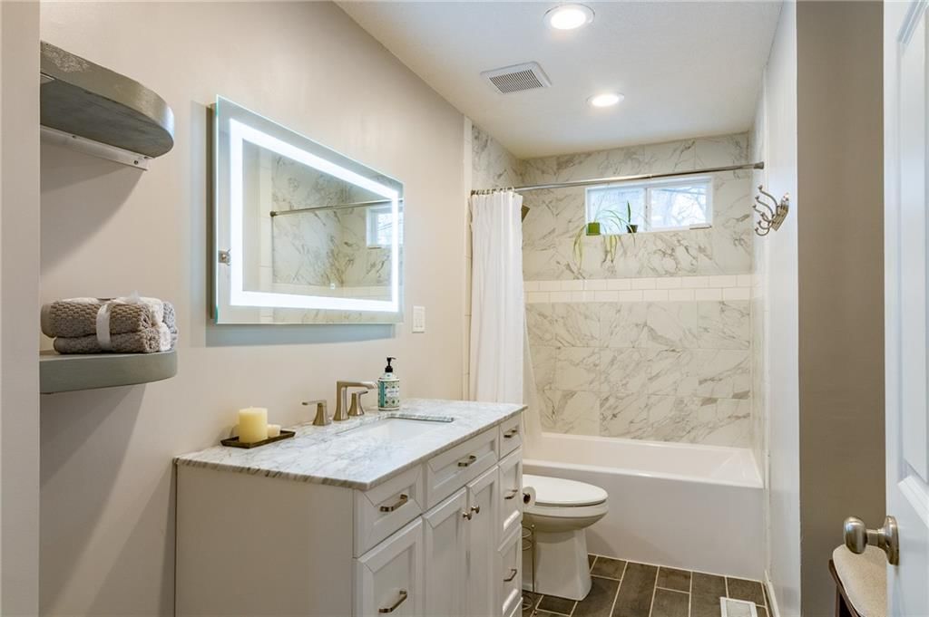 1300 Fair Lane — photo 11